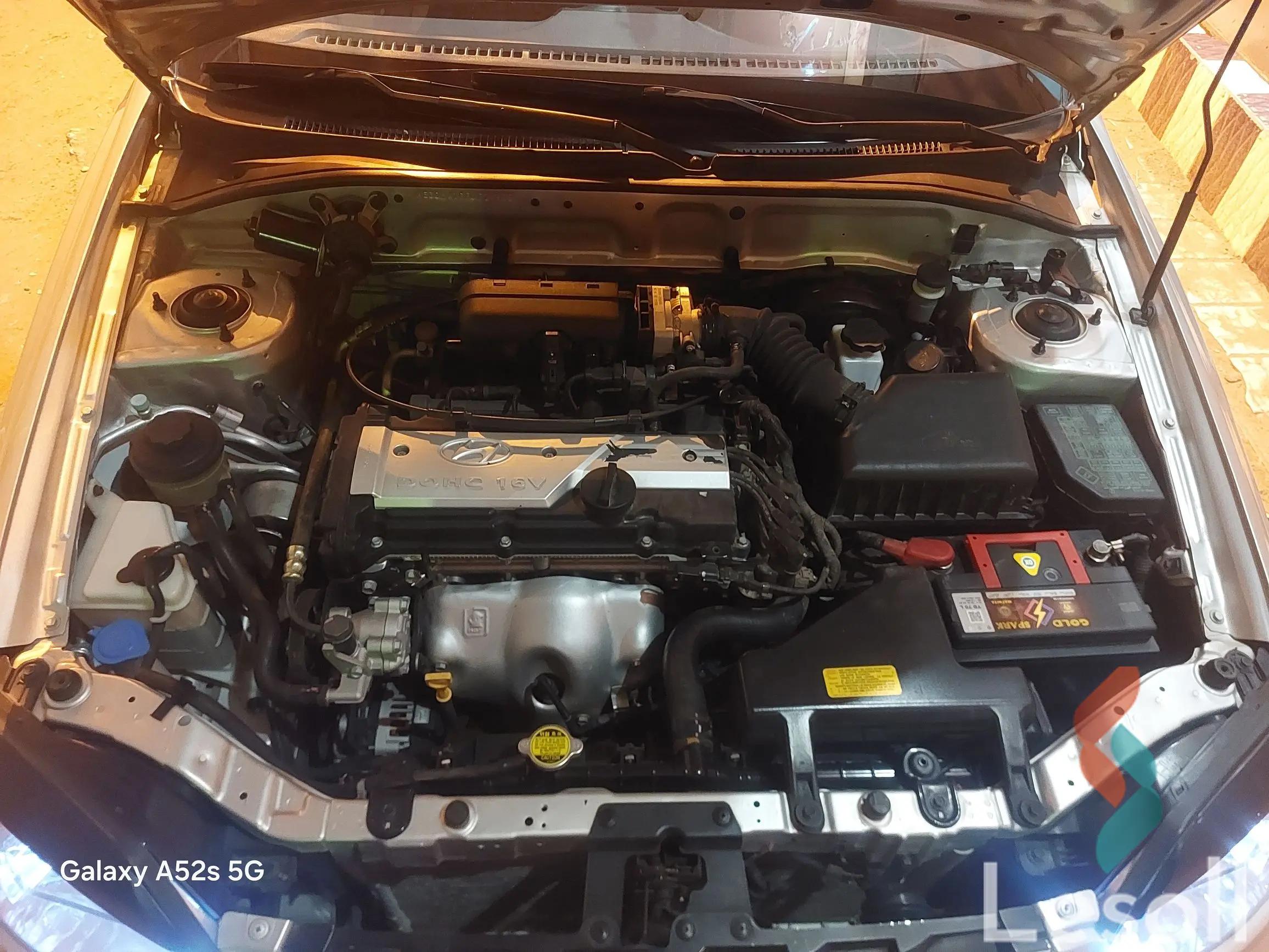 هيونداي فيرنا مانيوال مستعملة فضي موديل 2018 - صورة 2