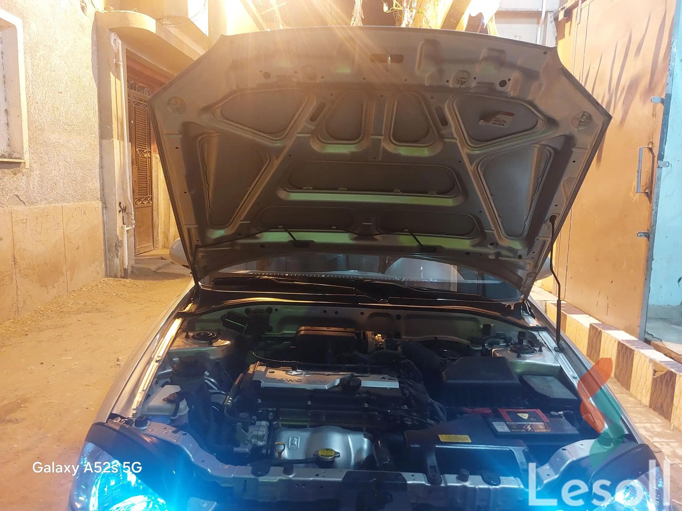 هيونداي فيرنا مانيوال مستعملة فضي موديل 2018 - صورة 4