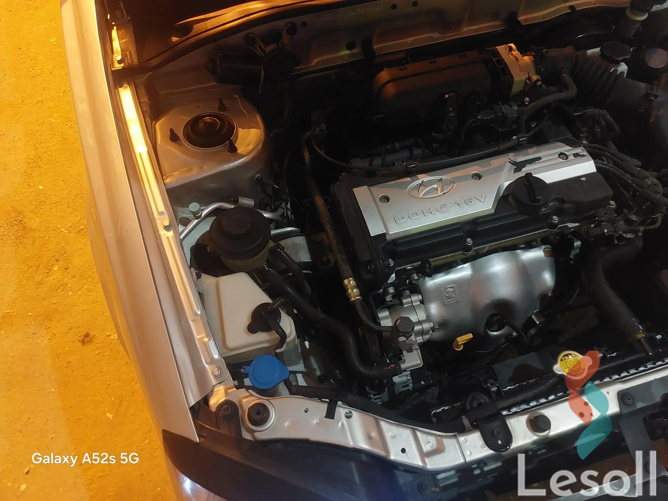 هيونداي فيرنا مانيوال مستعملة فضي موديل 2018 - صورة 3