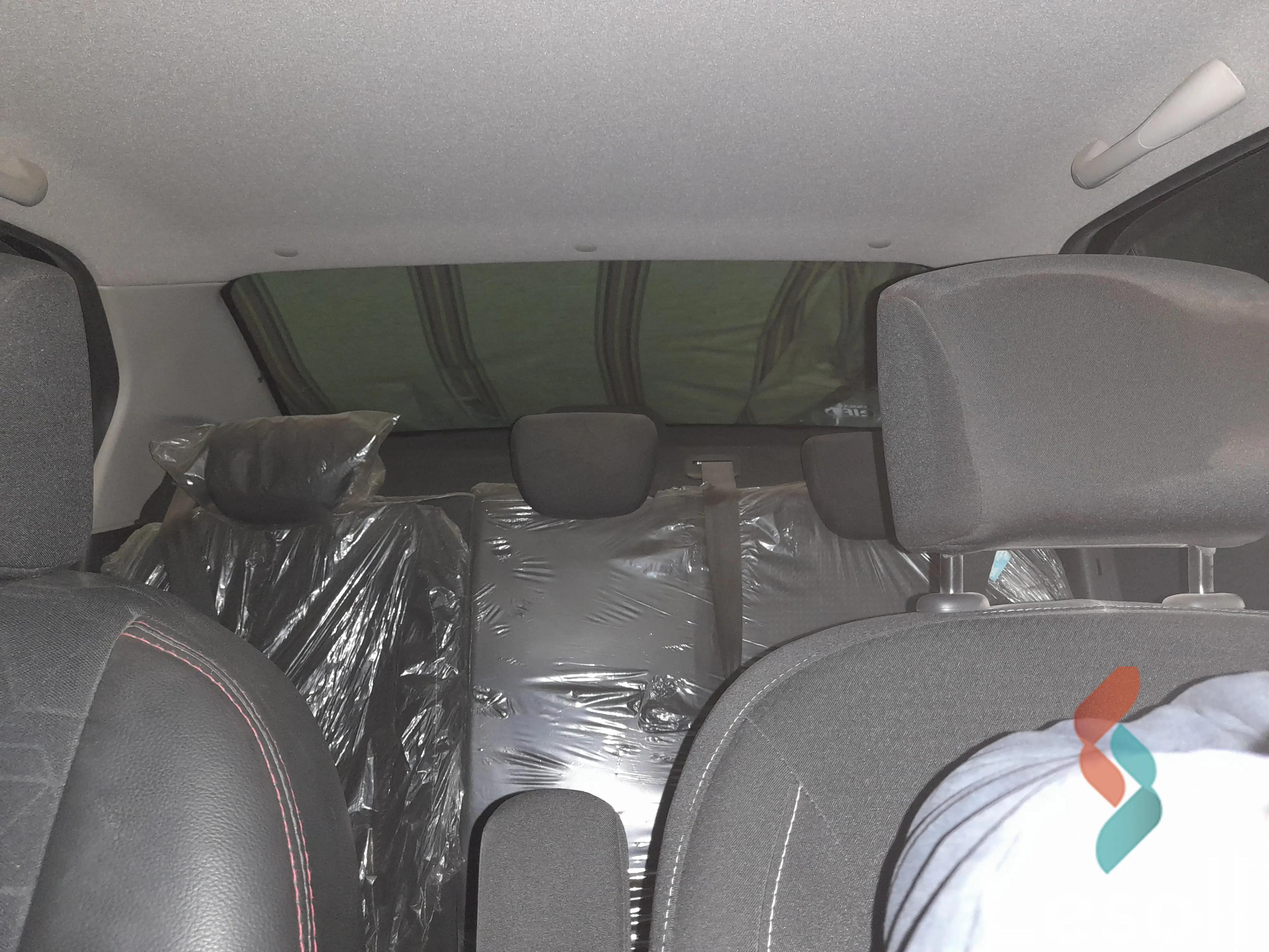 رينو لوجان مانيوال مستعملة رمادي داكن موديل 2020 - صورة 2