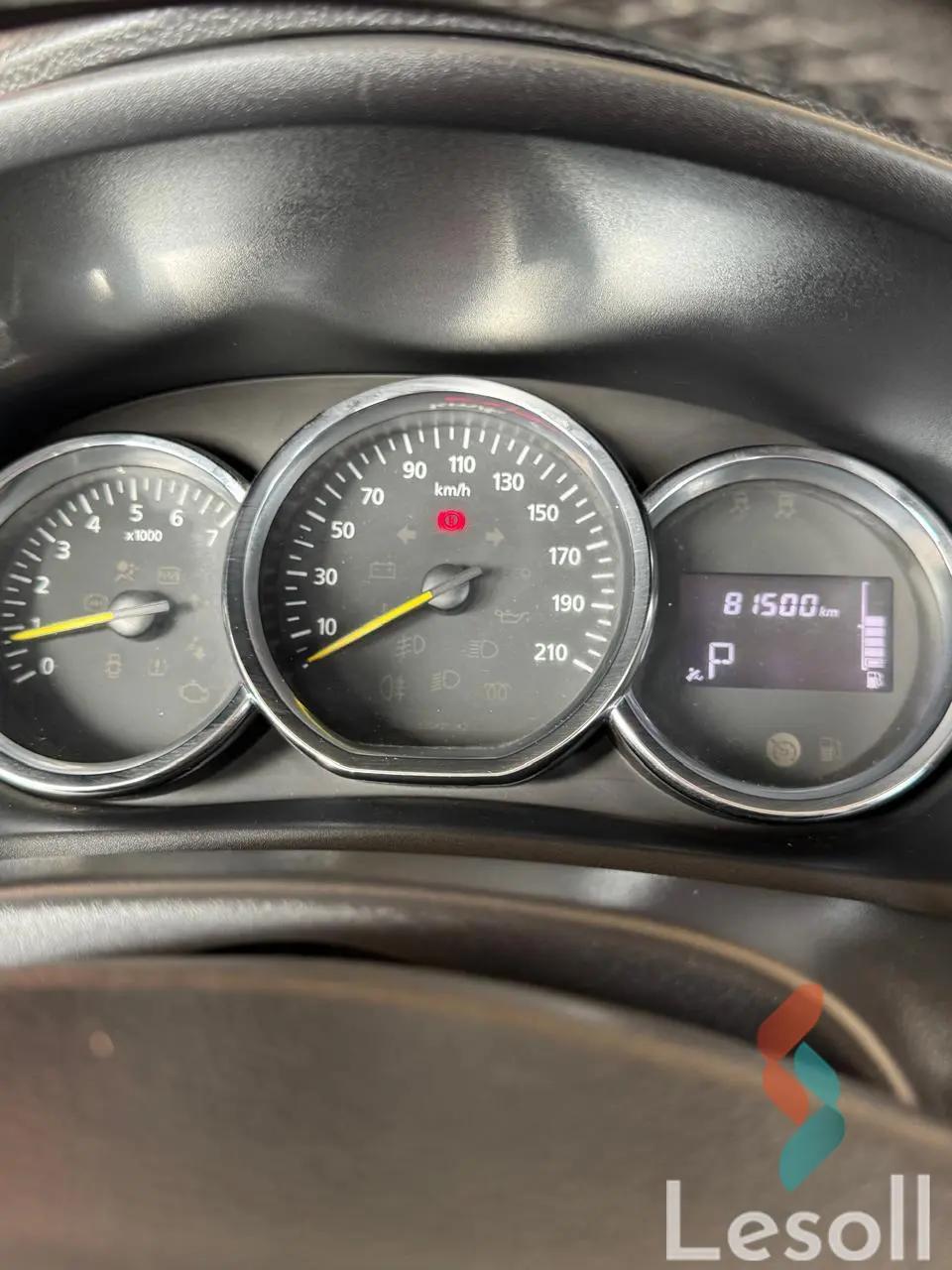 رينو سانديرو مانيوال مستعملة أسود موديل 2016 - صورة 3