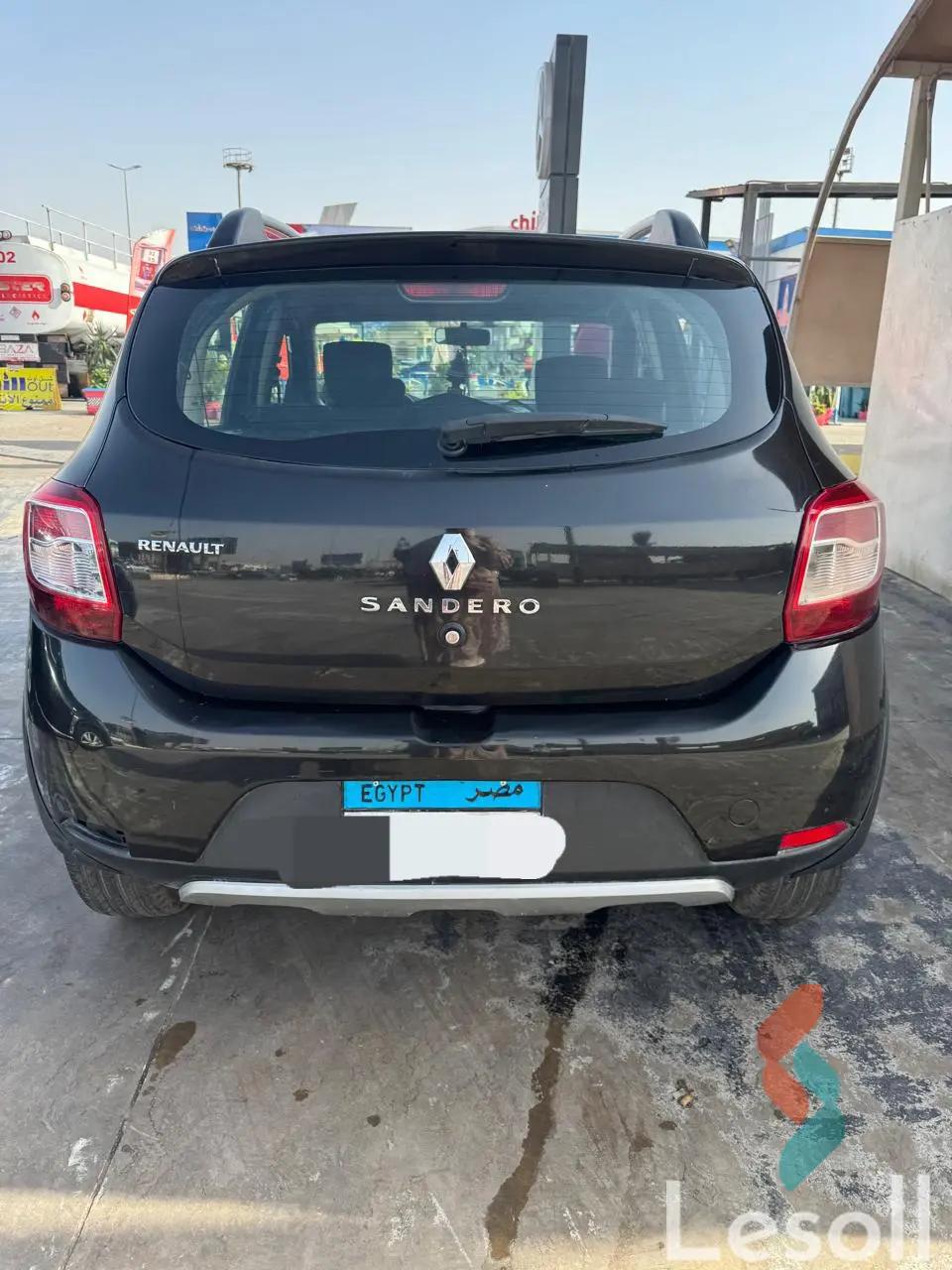 رينو سانديرو مانيوال مستعملة أسود موديل 2016 - صورة 2