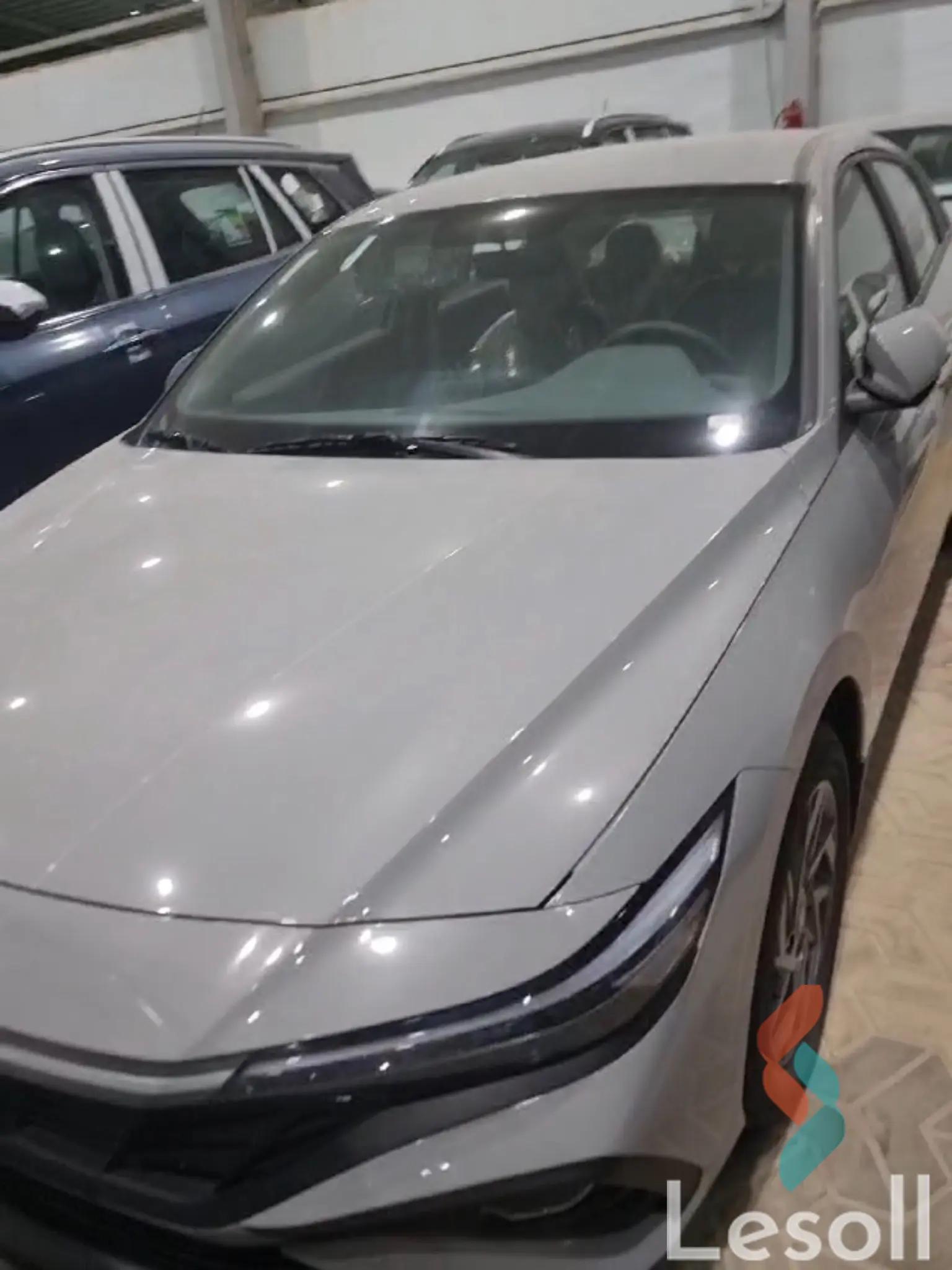 هيونداي إلنترا اوتوماتك جديدة فضي موديل 2024