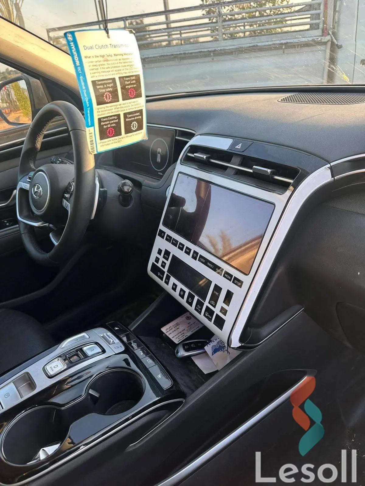 هيونداي توسان اوتوماتك مستعملة فضي موديل 2022 - صورة 2