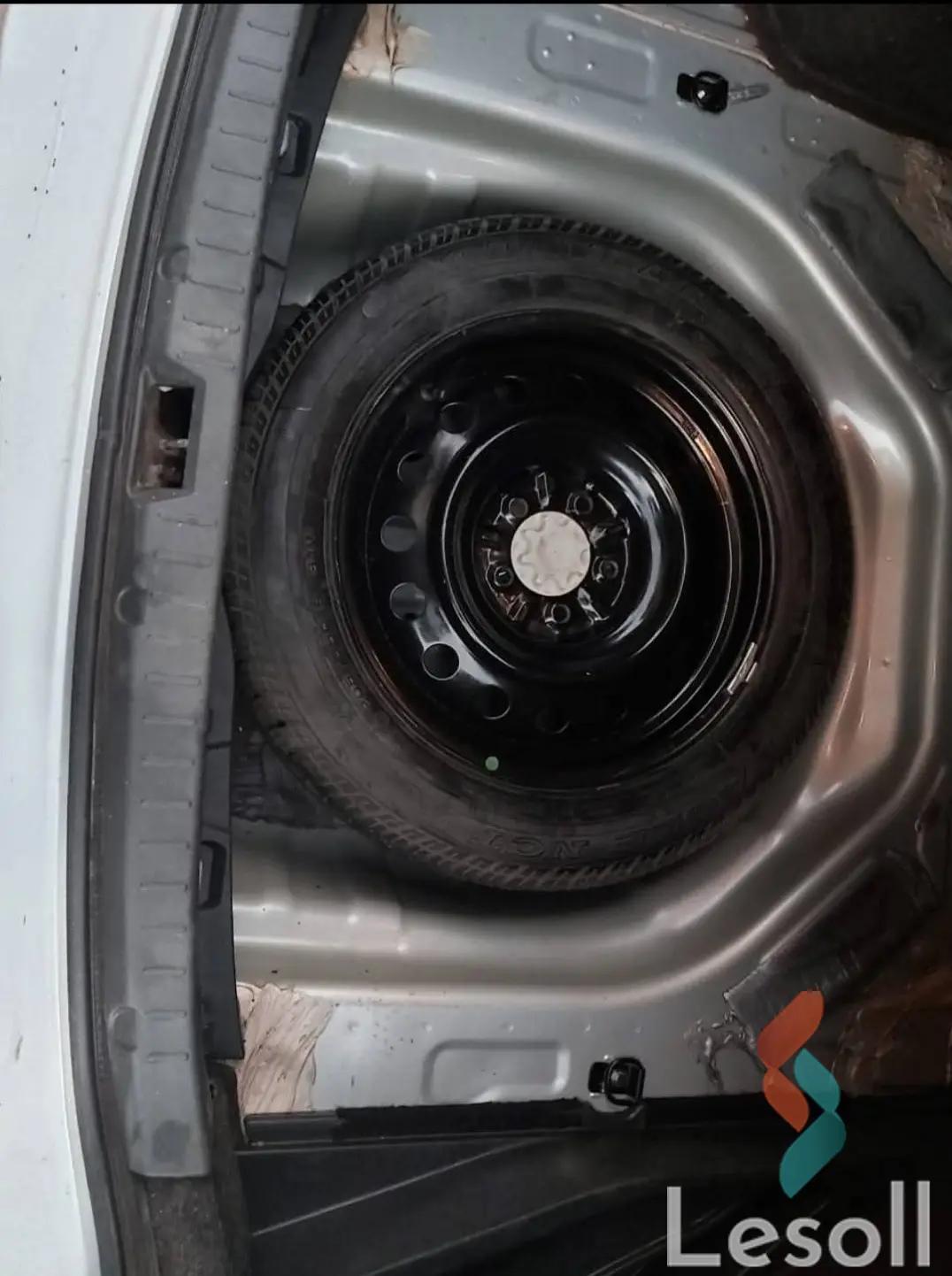 تويوتا كورولا اوتوماتك مستعملة فضي موديل 2008 - صورة 3