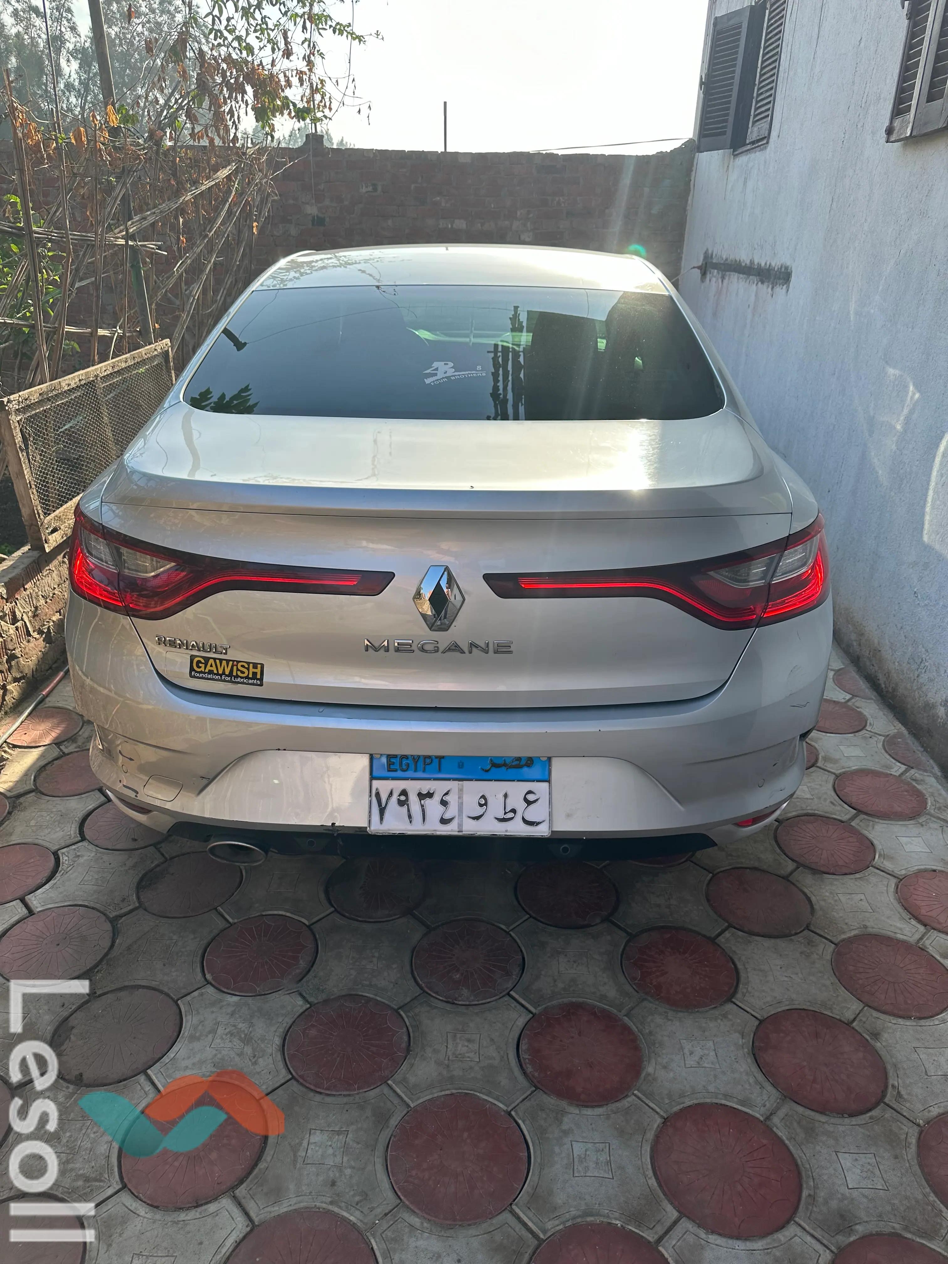 رينو ميجان اوتوماتك مستعملة فضي موديل 2019 - كل الصور