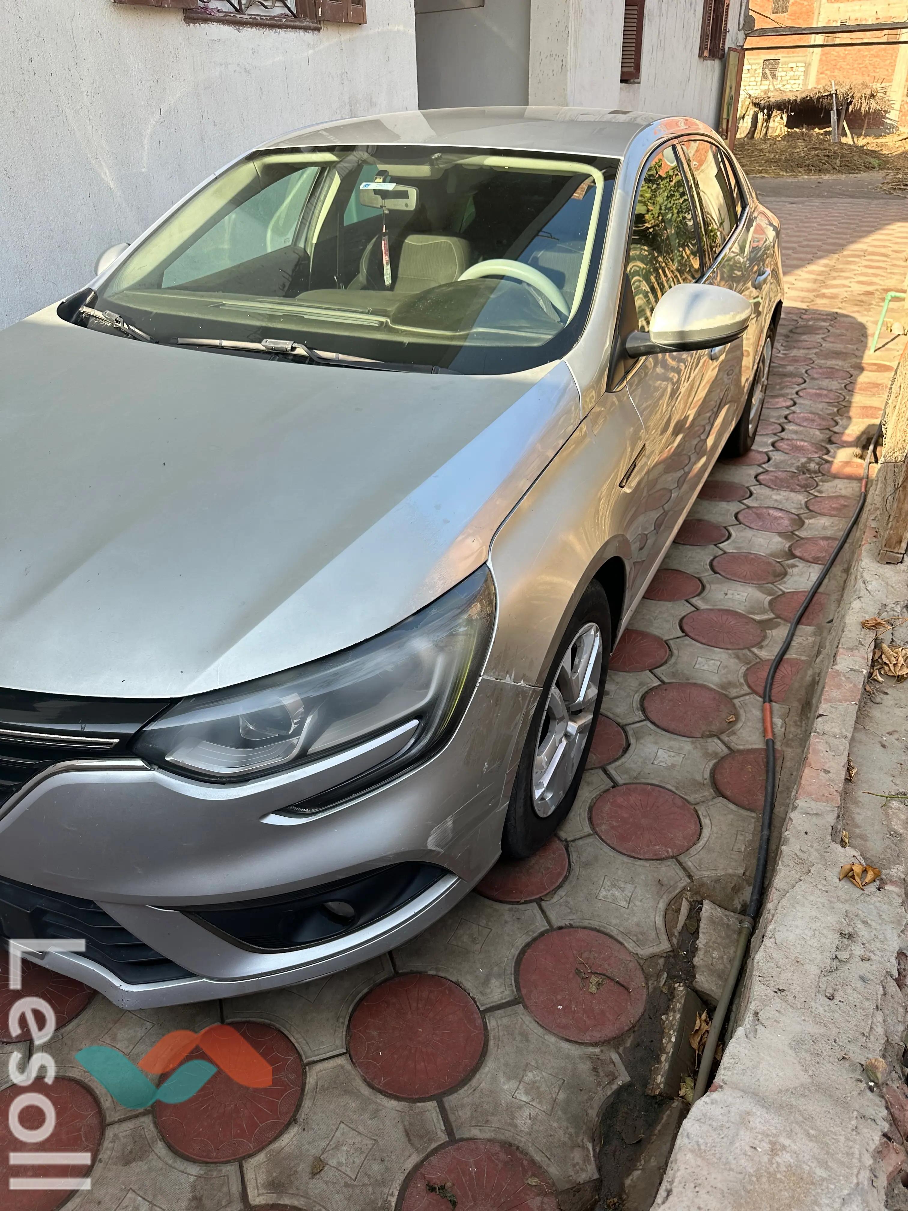 رينو ميجان اوتوماتك مستعملة فضي موديل 2019 - صورة 2