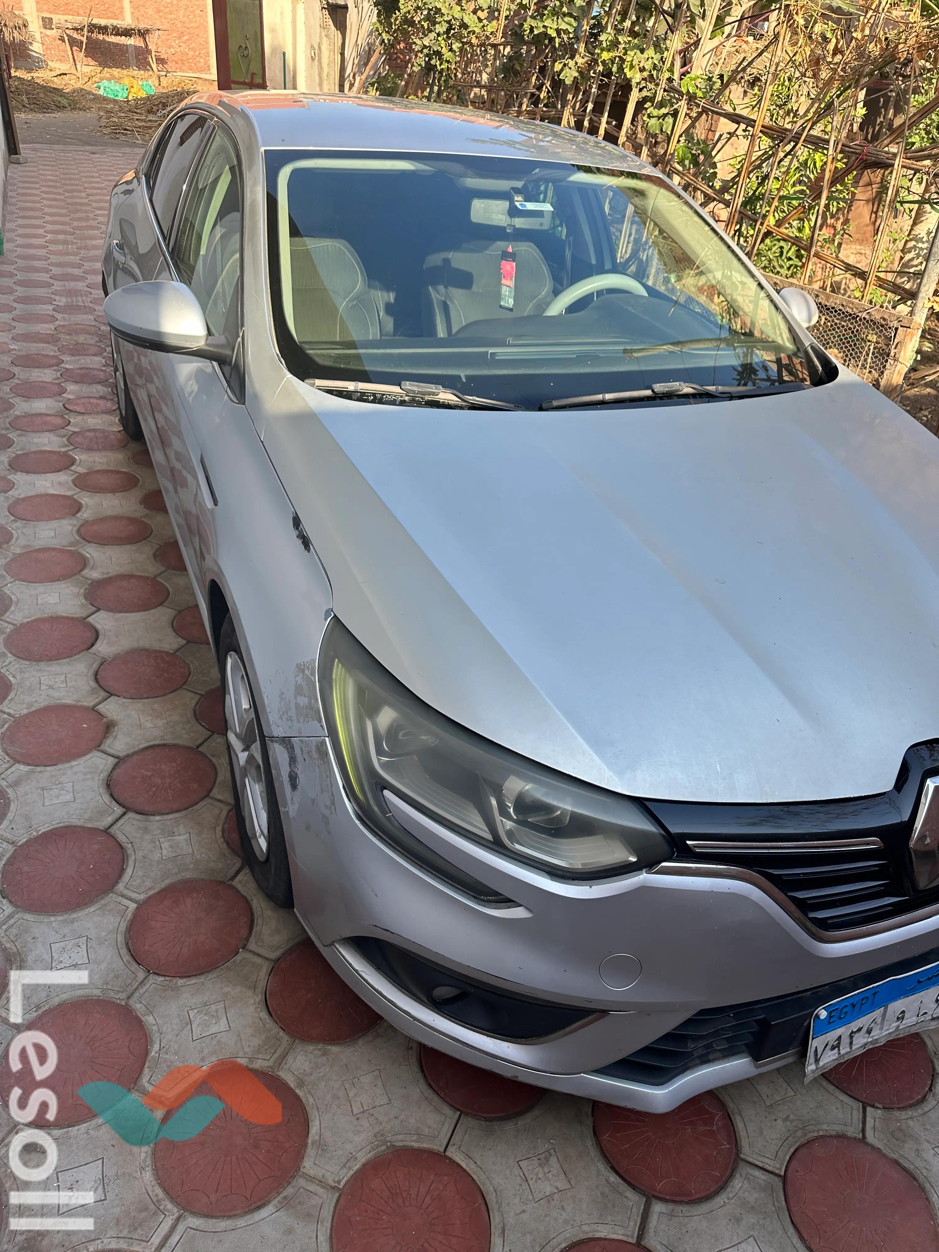 رينو ميجان اوتوماتك مستعملة فضي موديل 2019 - صورة 3