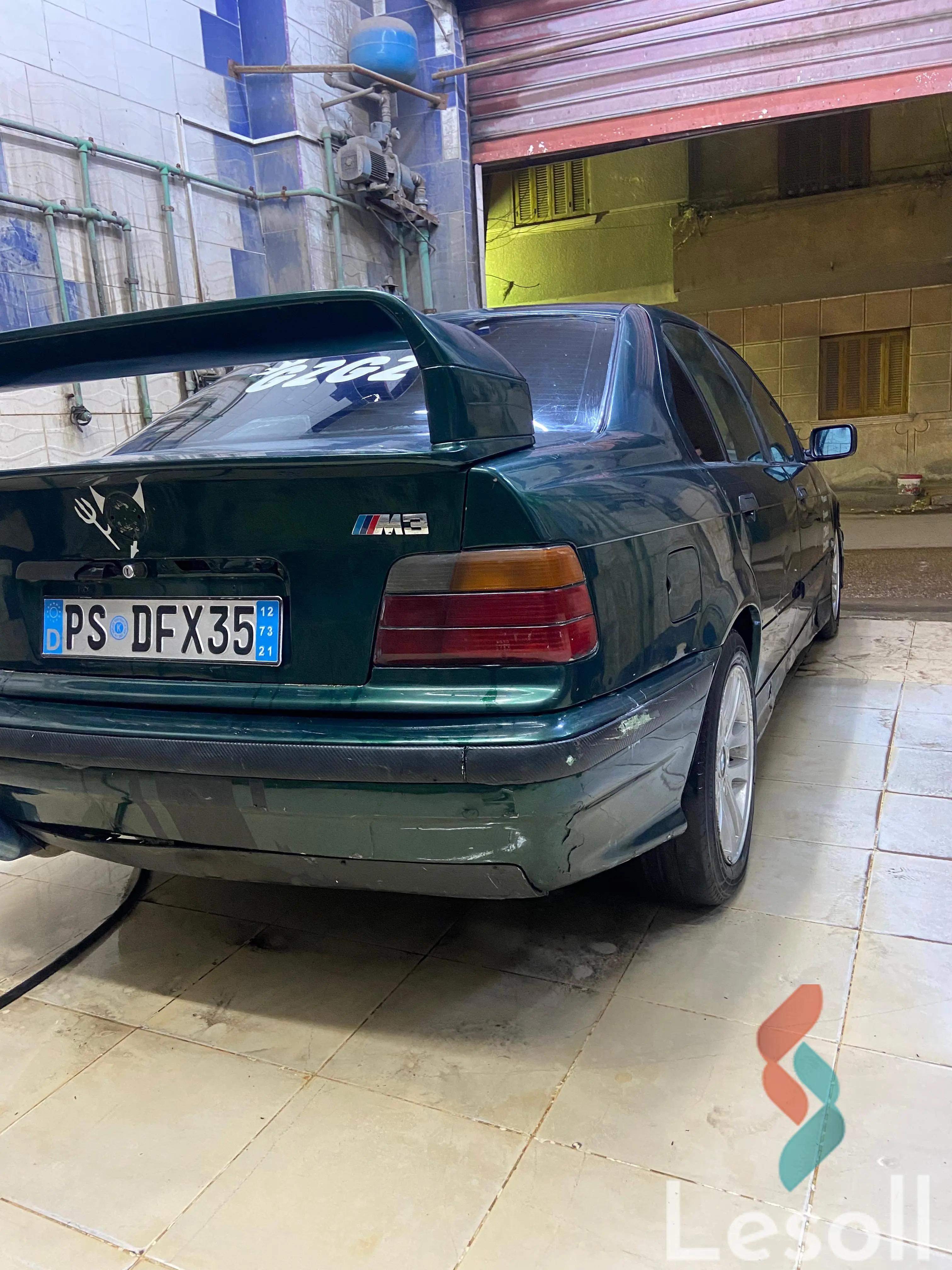 بي ام دبليو 318i مانيوال مستعملة أخضر موديل 1993