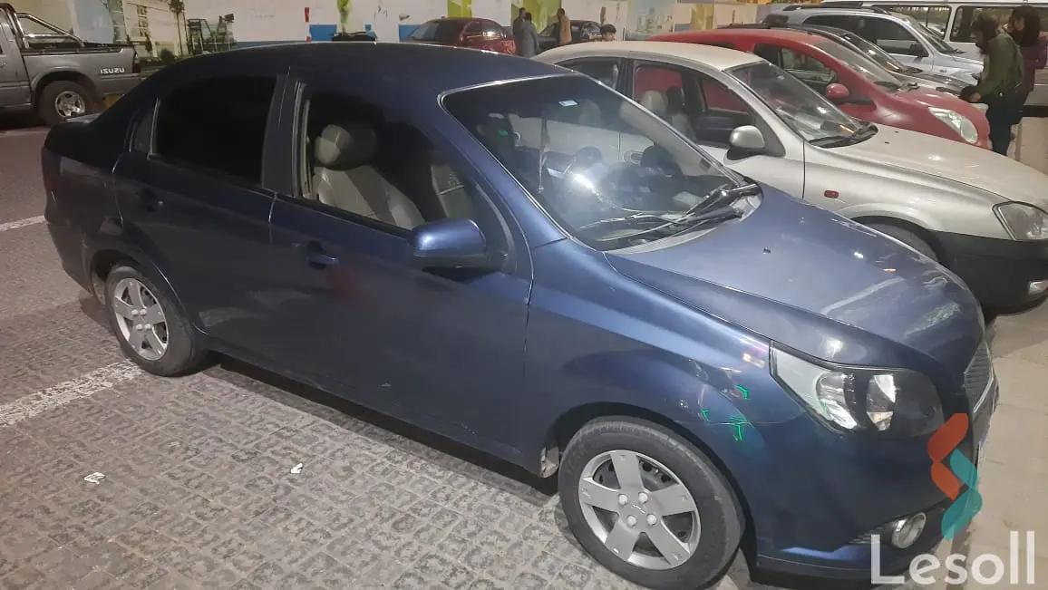 شيفروليه افيو اوتوماتك مستعملة أزرق موديل 2022 - صورة 4