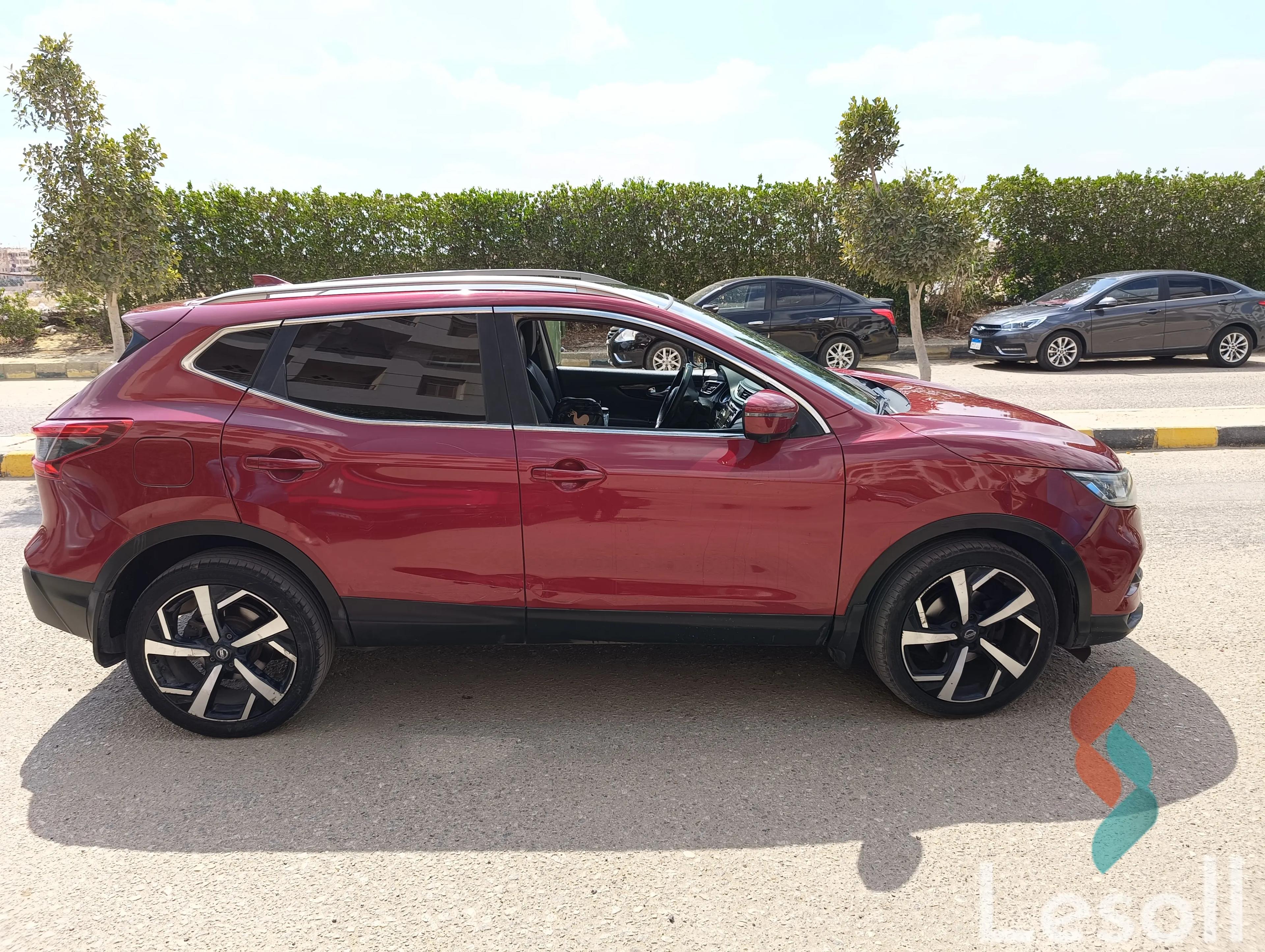 Nissan qashqai automatic used maroon model 2019 - Image 3