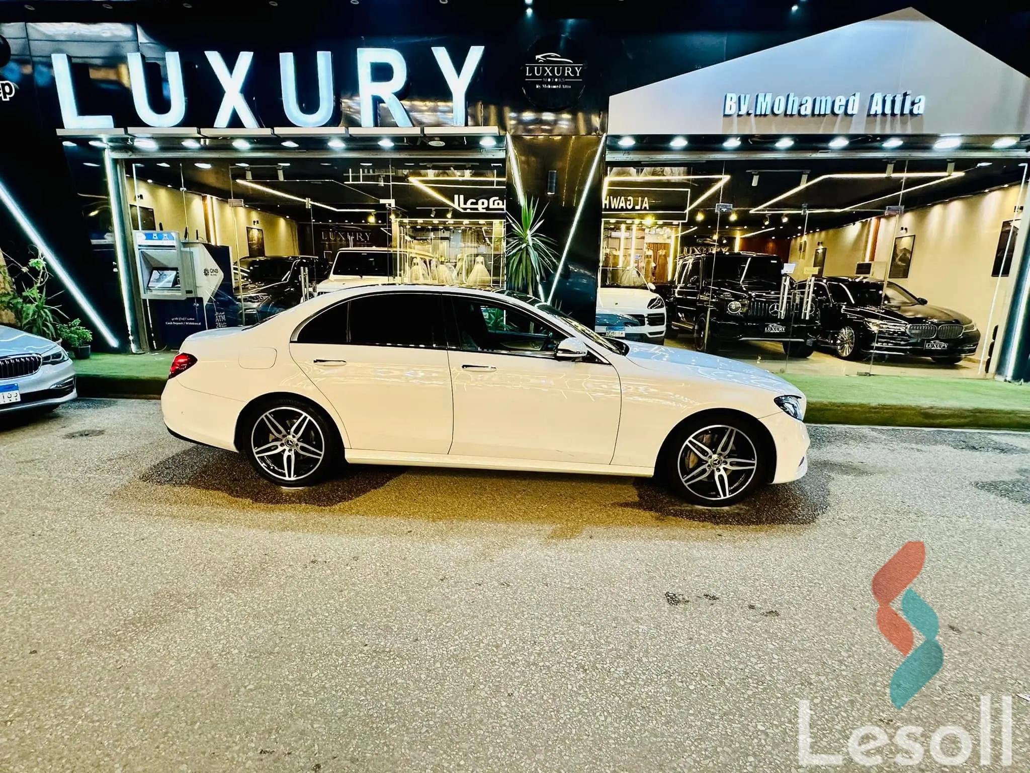 مرسيدس بنز ايه ١٨٠ اوتوماتك مستعملة أبيض موديل 2018 - صورة 3