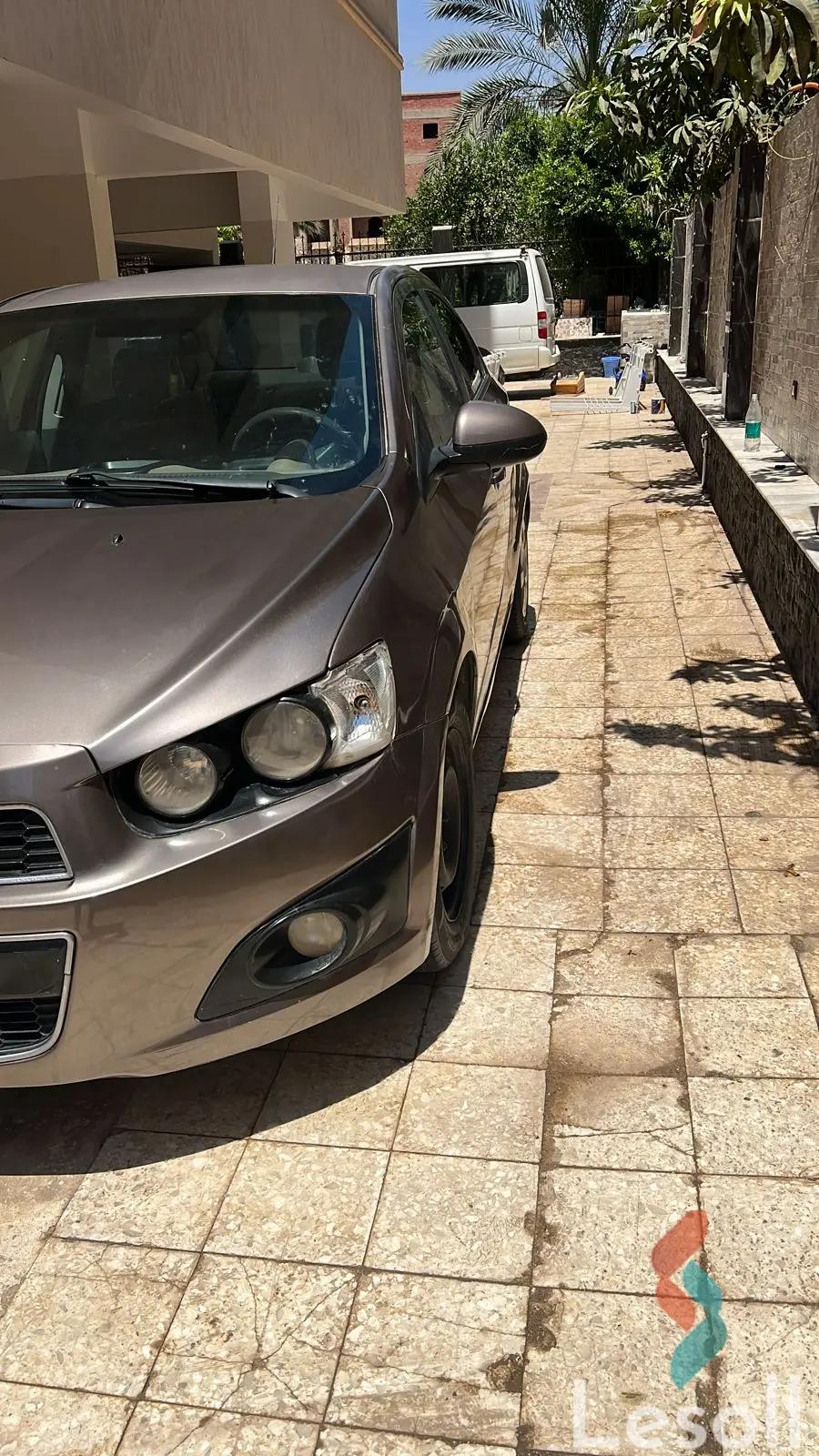 شيفروليه سونيك اوتوماتك مستعملة فضي موديل 2014 - صورة 3