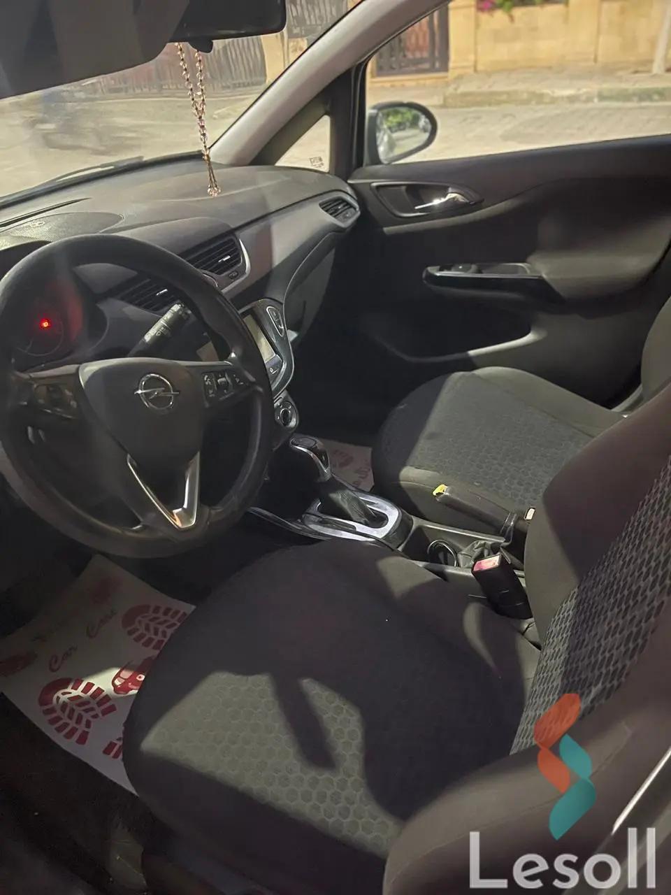 أوبل كورسا اوتوماتك مستعملة أبيض موديل 2015 - كل الصور