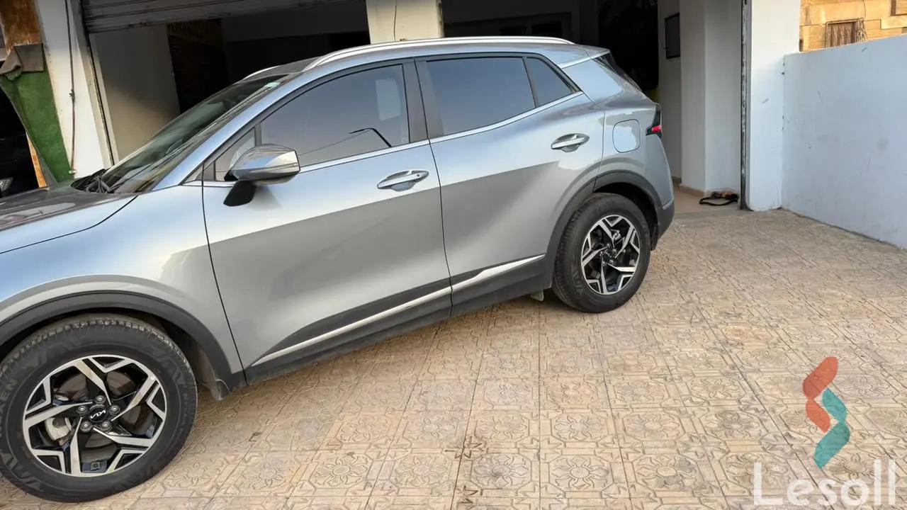 كيا سبورتاج اوتوماتك مستعملة رمادي داكن موديل 2023