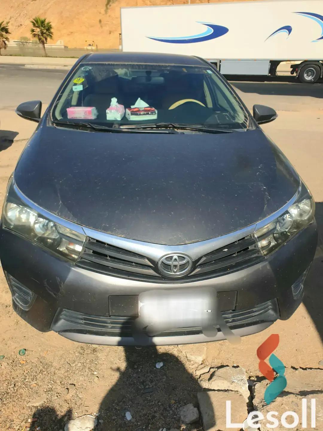 تويوتا كورولا اوتوماتك مستعملة رمادي داكن موديل 2015 - الصورة الرئيسية