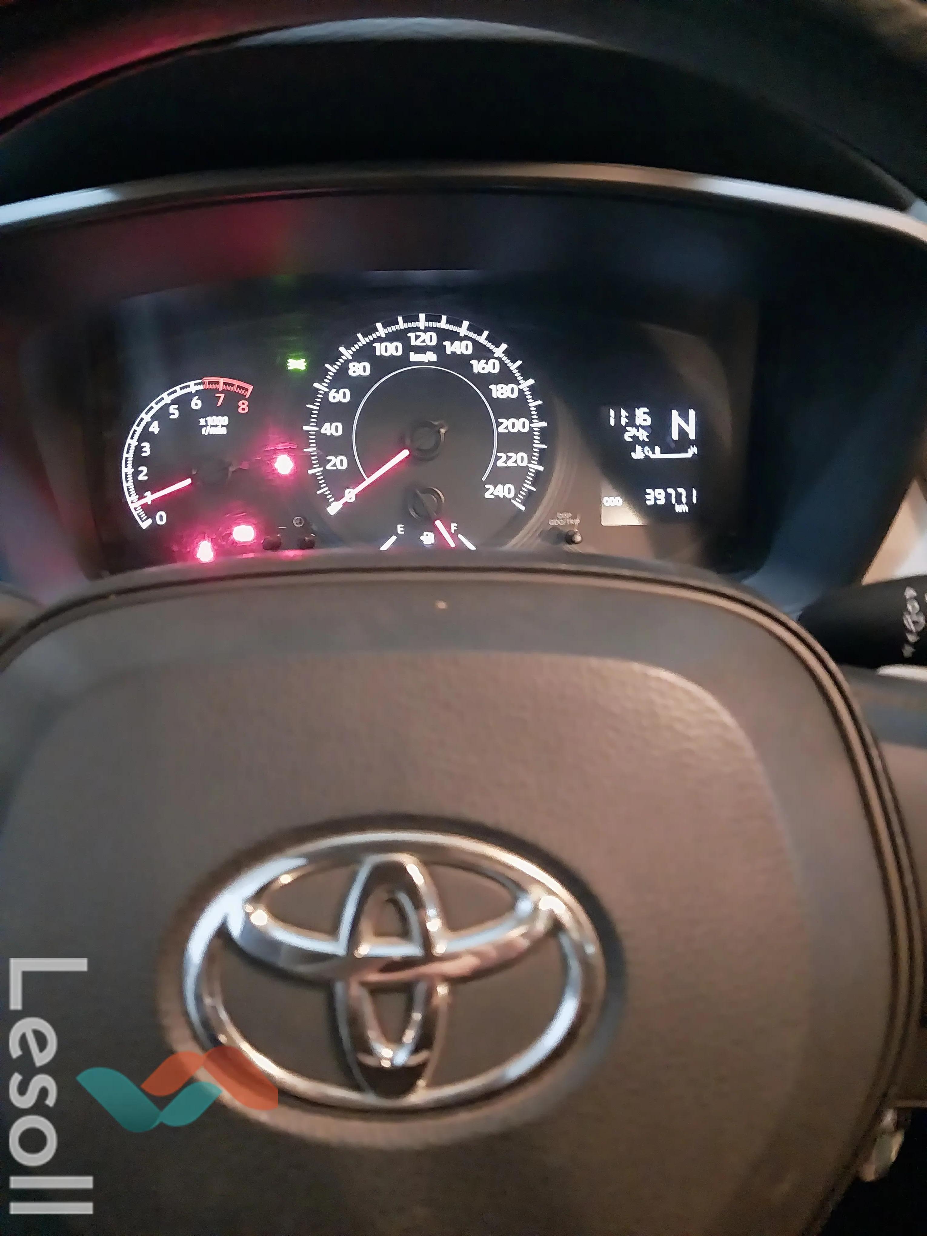 تويوتا كورولا اوتوماتك مستعملة رمادي داكن موديل 2020 - صورة 3