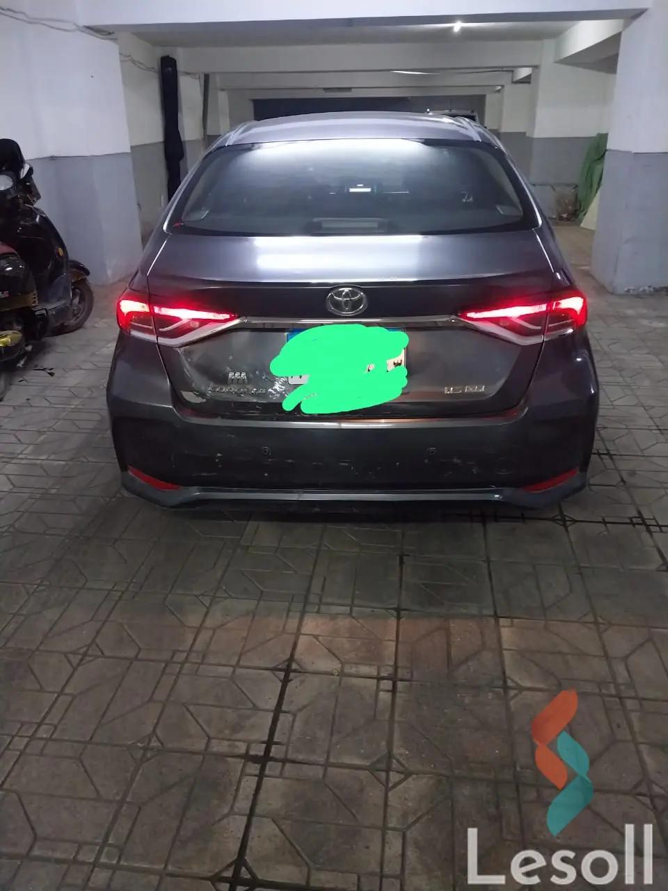 تويوتا كورولا اوتوماتك مستعملة رمادي داكن موديل 2020 - صورة 2