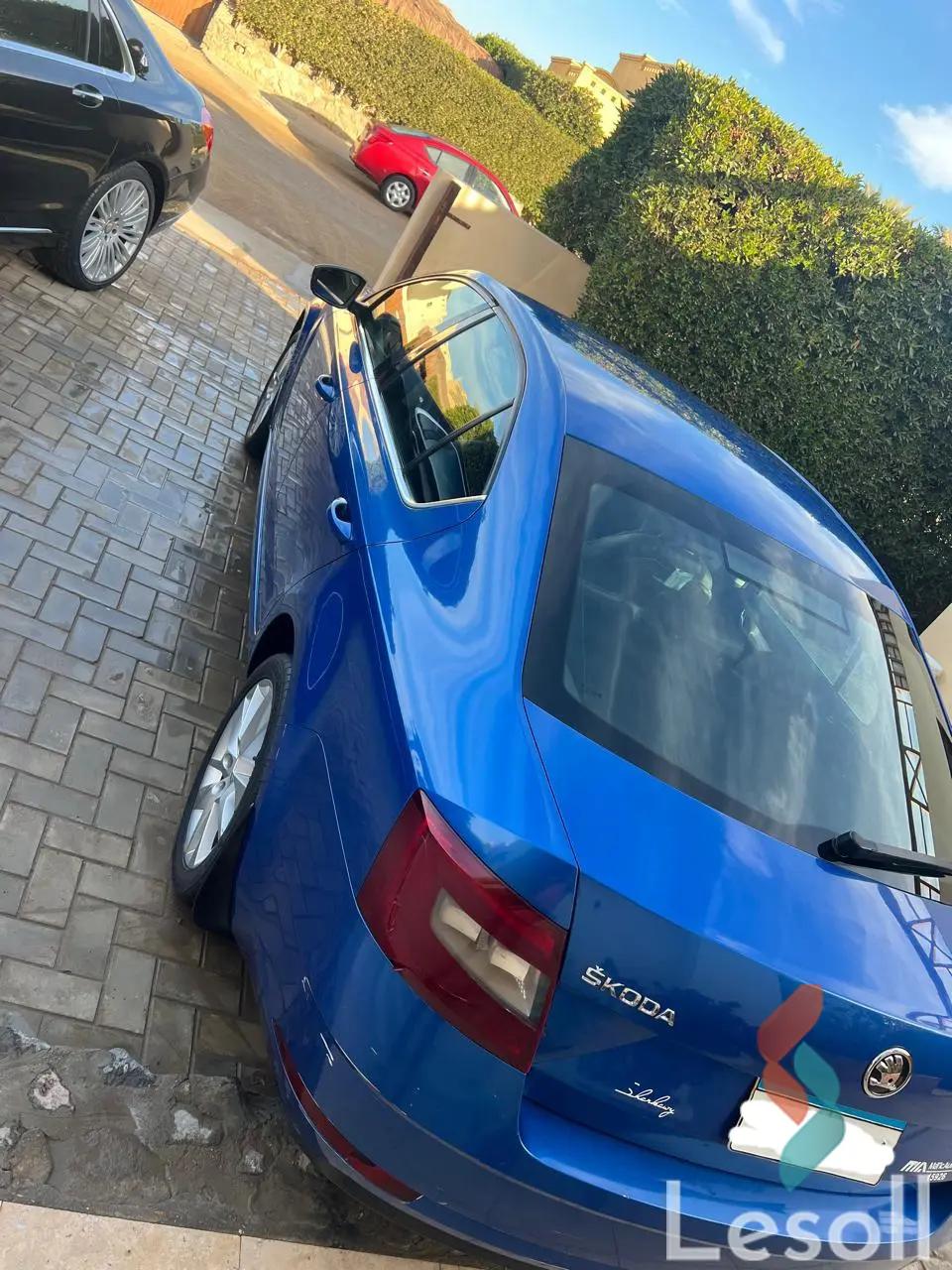 سكودا أوكتافيا اوتوماتك مستعملة أزرق موديل 2018 - صورة 2