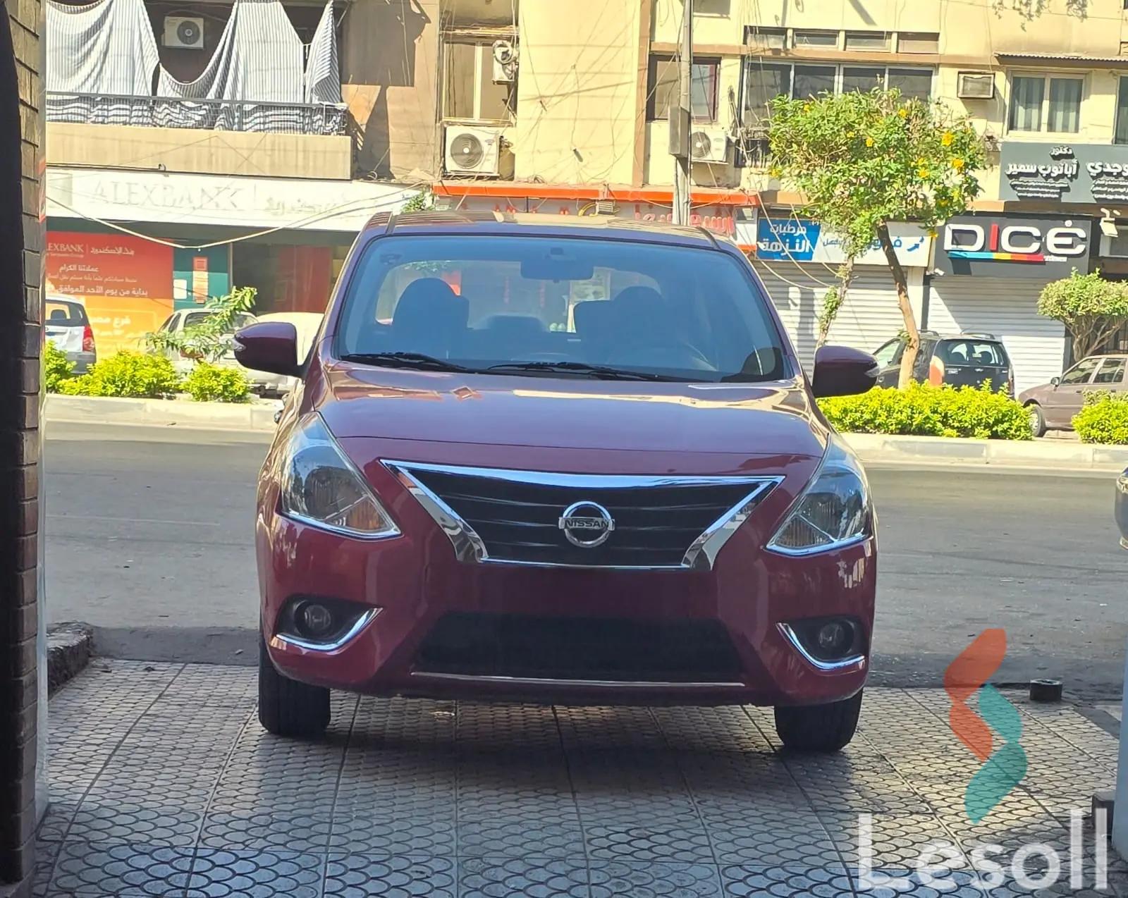 نيسان صني اوتوماتك مستعملة أحمر موديل 2022 - صورة 2