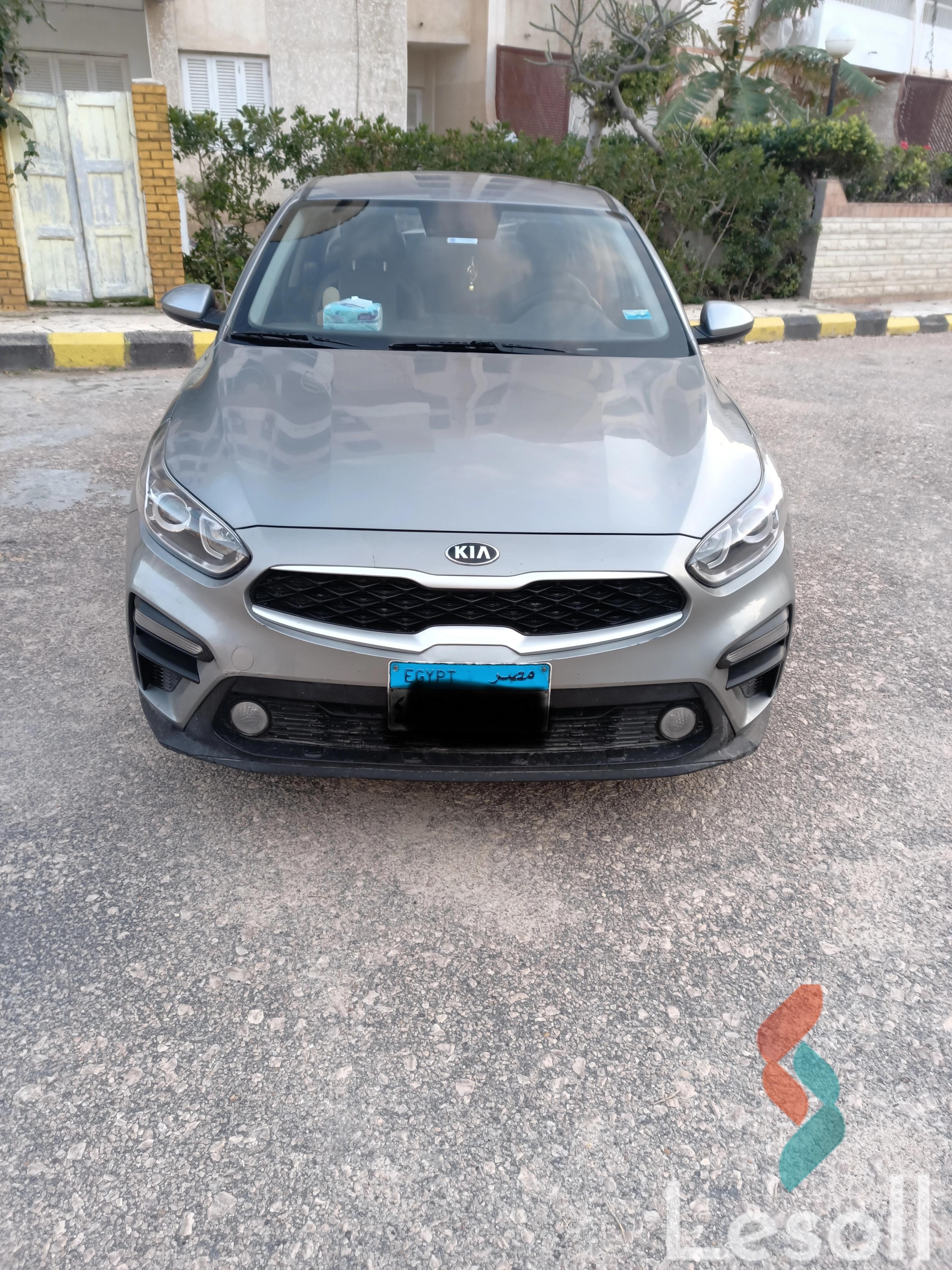 كيا سيراتو اوتوماتك مستعملة رمادي داكن موديل 2021