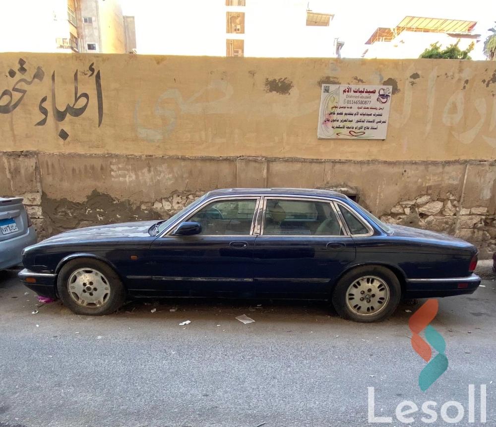 جاكوار إكس جاي اوتوماتك مستعملة أزرق موديل 1994 - صورة 4