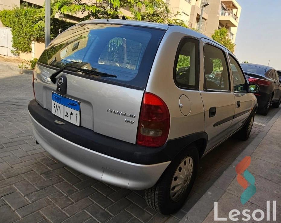 أوبل كورسا مانيوال مستعملة فضي موديل 1999