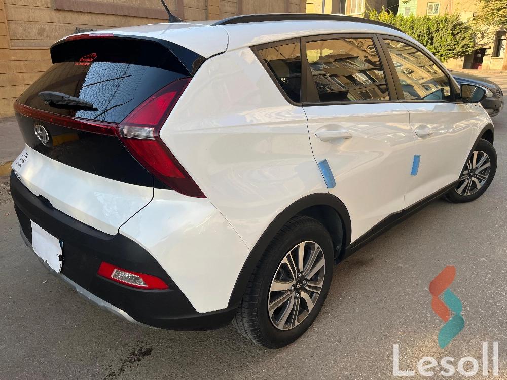 هيونداي i20 اوتوماتك مستعملة أبيض موديل 2022 - كل الصور