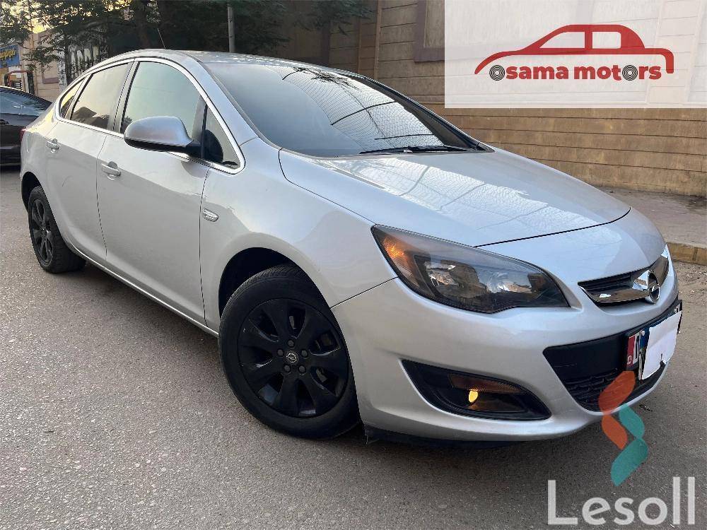 أوبل أسترا اوتوماتك مستعملة فضي موديل 2021