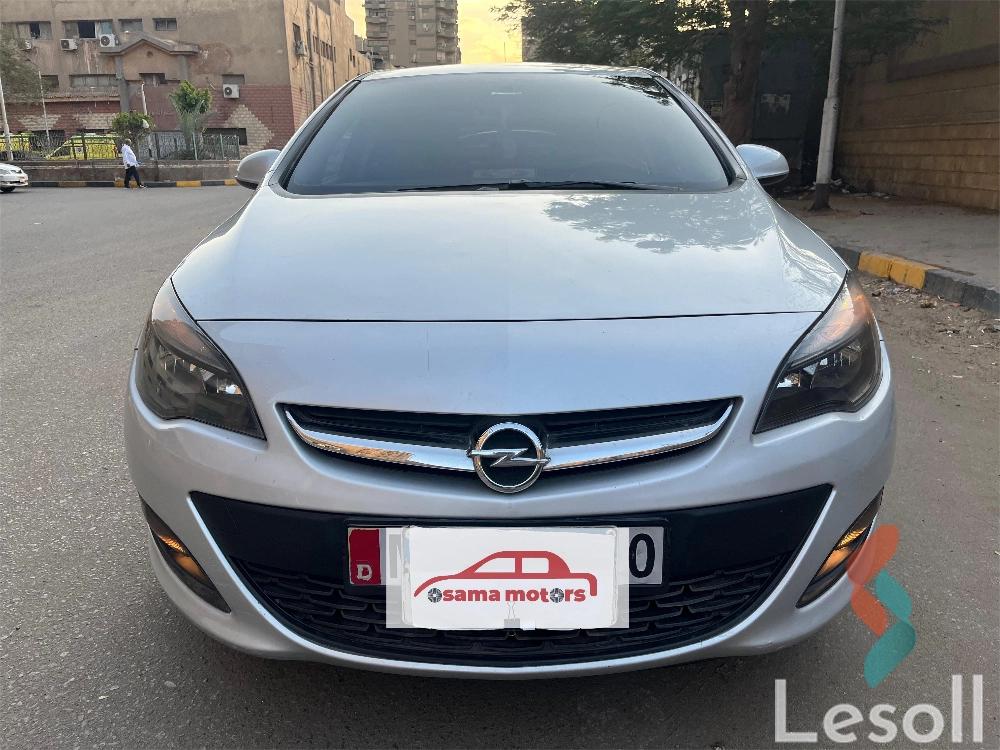 أوبل أسترا اوتوماتك مستعملة فضي موديل 2021