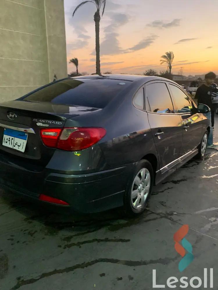 هيونداي إلنترا اوتوماتك مستعملة فضي موديل 2020 - صورة 2