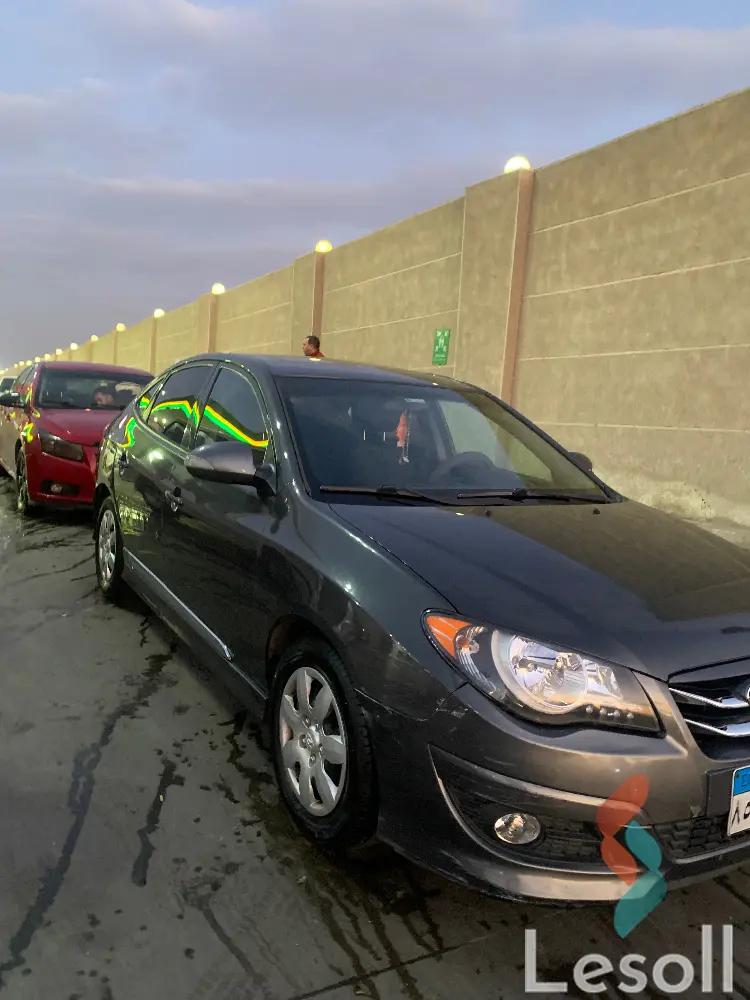 هيونداي إلنترا اوتوماتك مستعملة فضي موديل 2020 - صورة 3