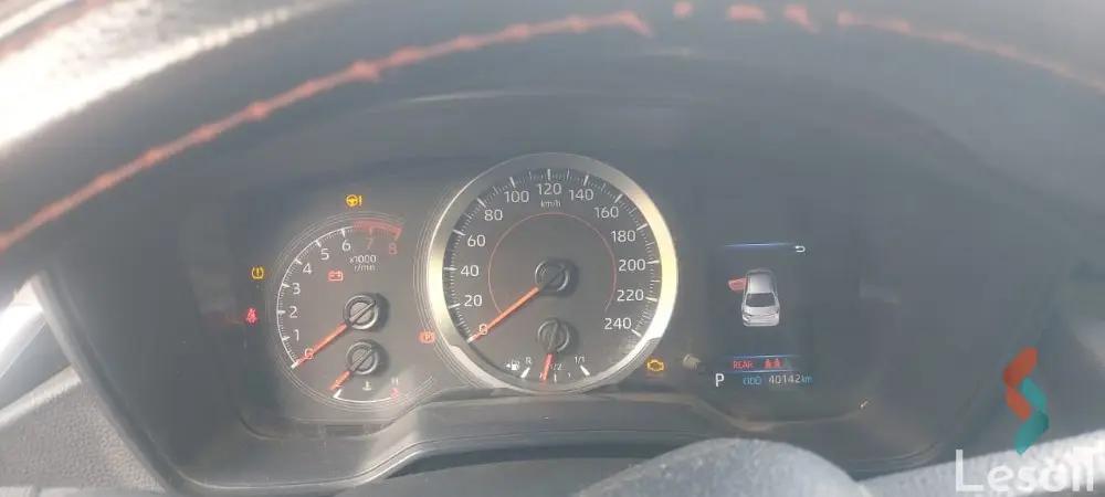 تويوتا كورولا اوتوماتك مستعملة أحمر موديل 2022 - صورة 4