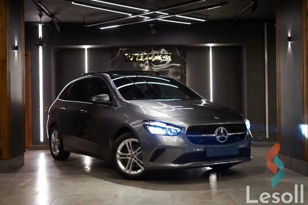 مرسيدس بنز بي ٢٠٠ اوتوماتك مستعملة رمادي داكن موديل 2023 - كل الصور