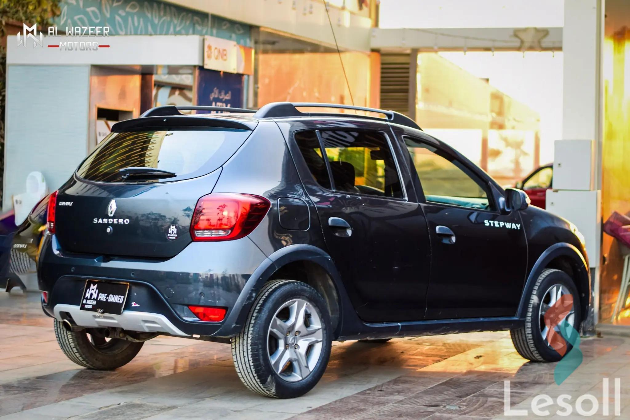 رينو سانديرو اوتوماتك مستعملة رمادي داكن موديل 2021