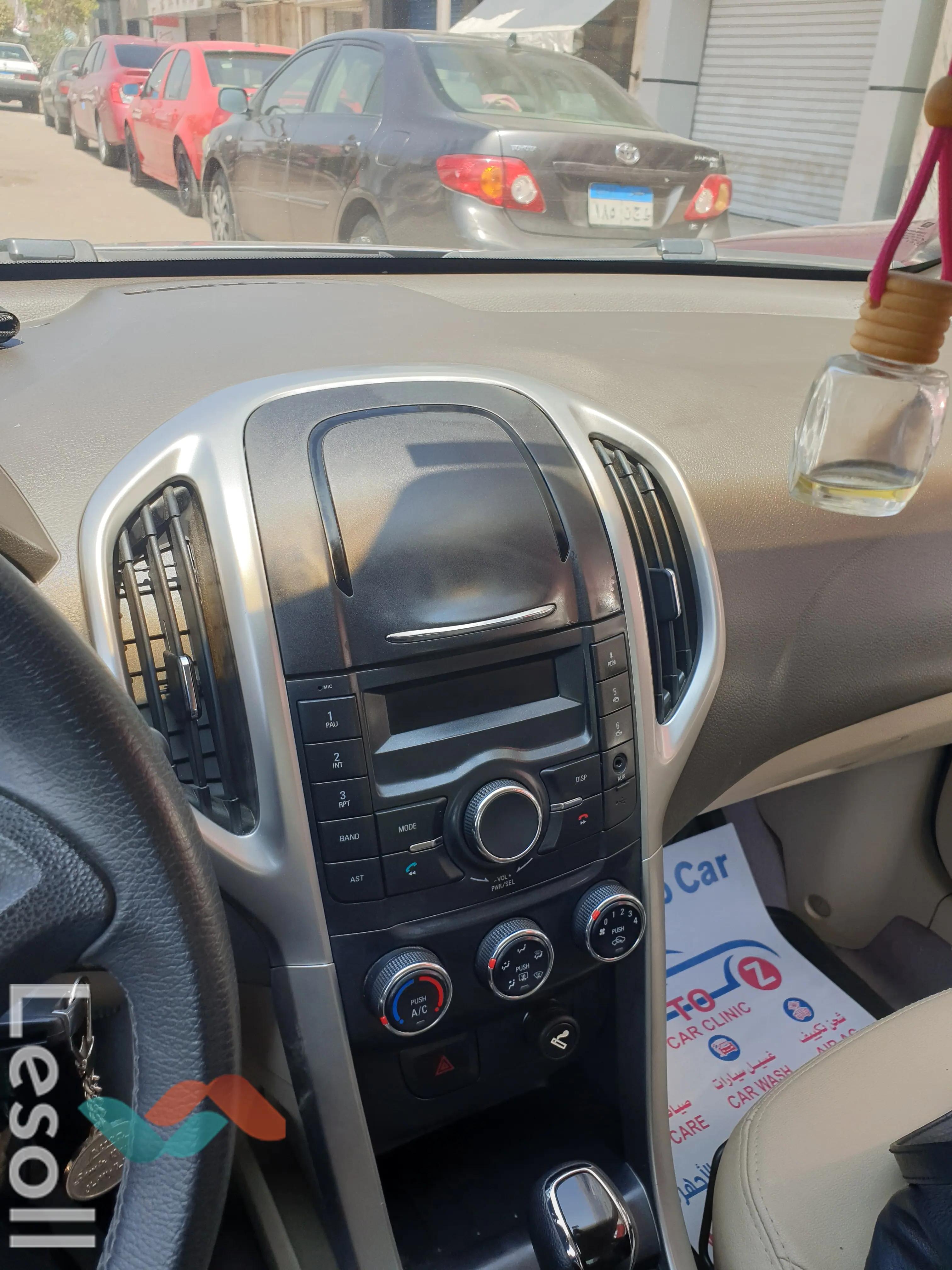 شيفروليه أوبترا اوتوماتك مستعملة فضي موديل 2022 - صورة 2