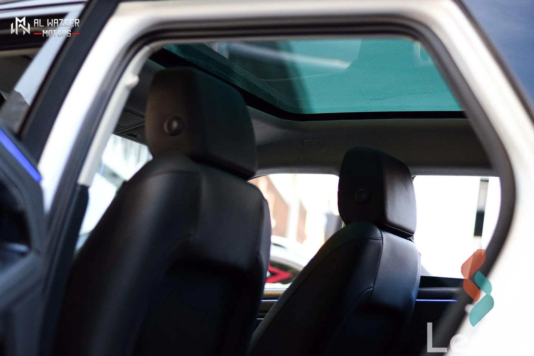 لاند روفر رينج روفر إيفوك اوتوماتك مستعملة أبيض موديل 2022 - صورة 3