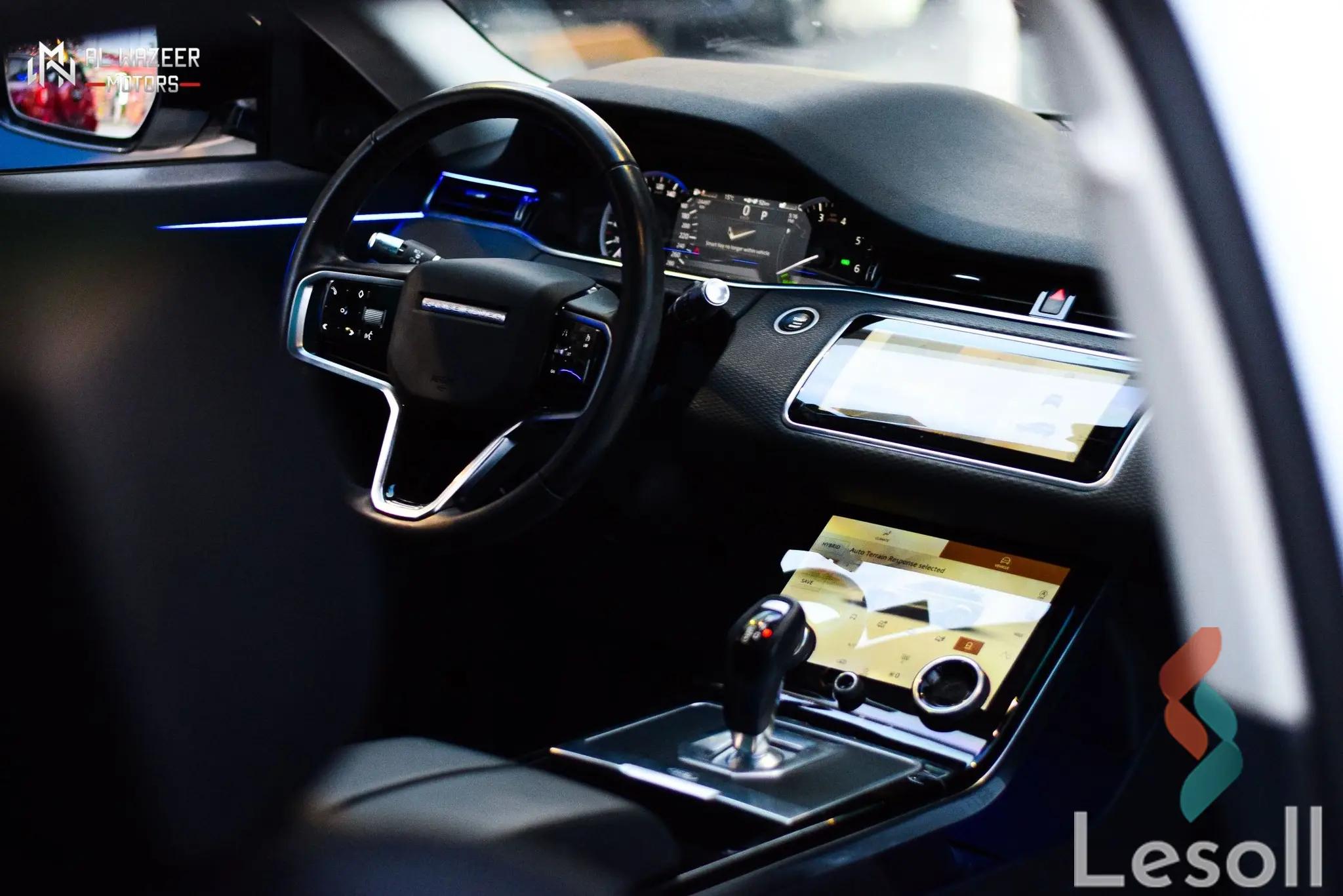 لاند روفر رينج روفر إيفوك اوتوماتك مستعملة أبيض موديل 2022 - صورة 2