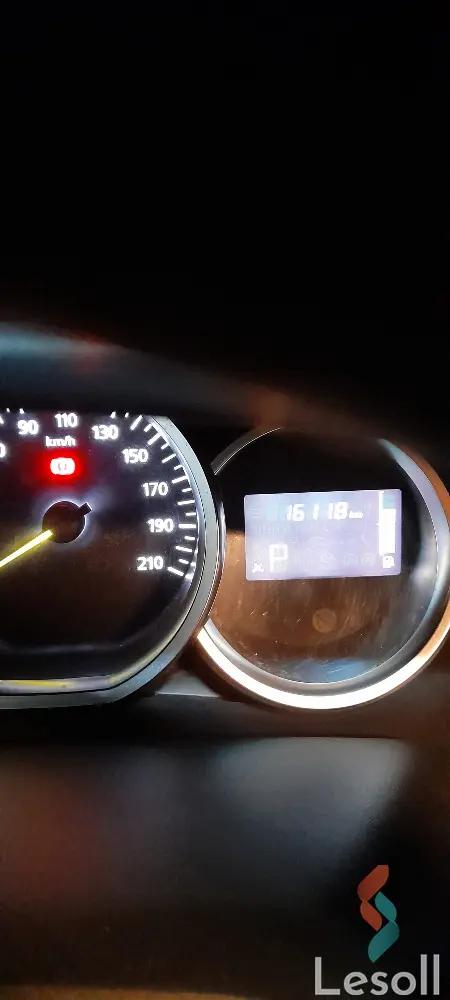 رينو لوجان اوتوماتك مستعملة أسود موديل 2019 - صورة 4