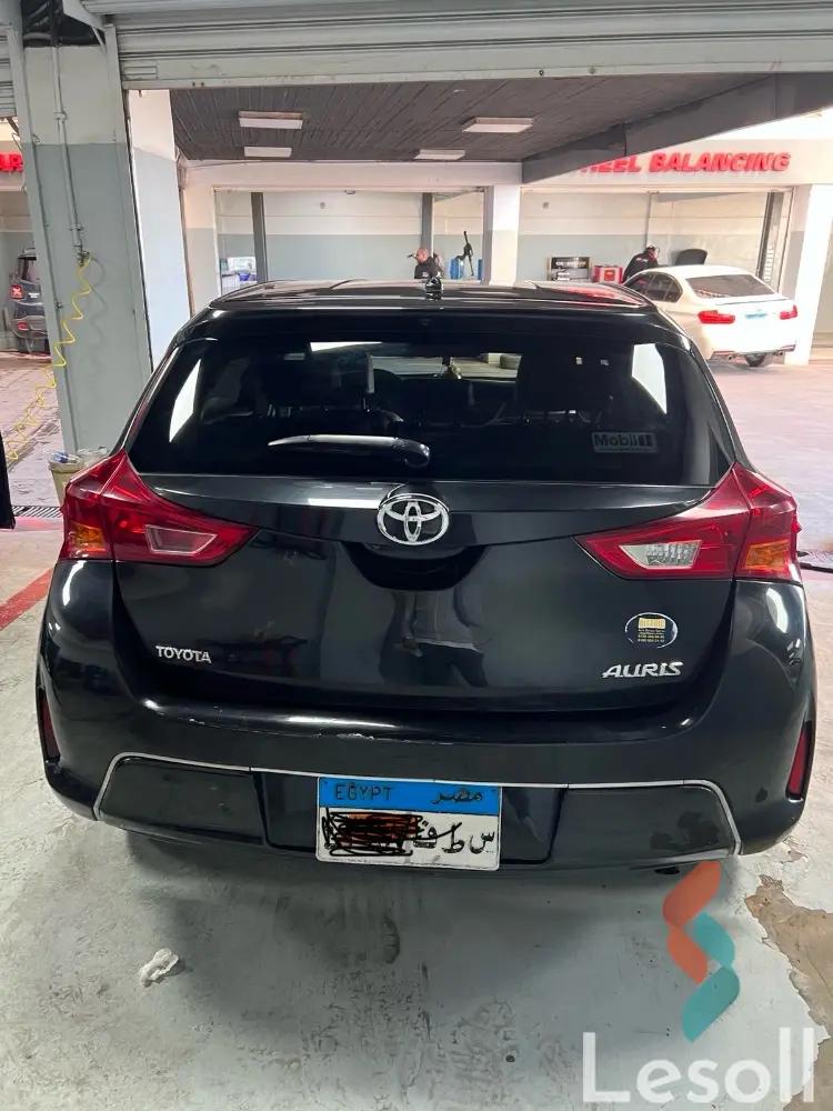 تويوتا كورولاهاتشباك اوتوماتك مستعملة أسود موديل 2013 - صورة 3