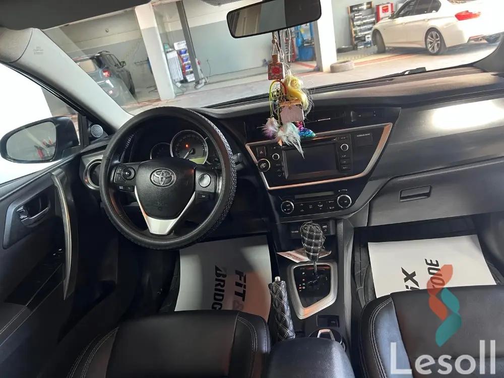 تويوتا كورولاهاتشباك اوتوماتك مستعملة أسود موديل 2013 - صورة 4