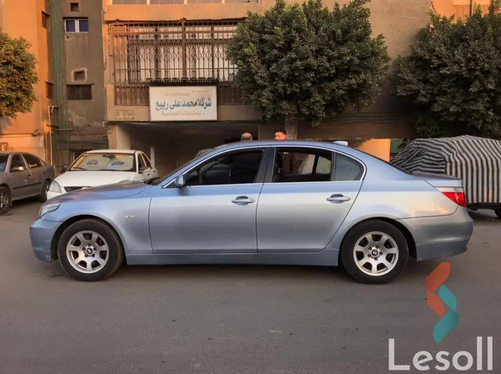 بي ام دبليو 520i اوتوماتك مستعملة أزرق سماوي موديل 2006 - صورة 2