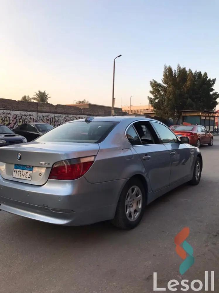 بي ام دبليو 520i اوتوماتك مستعملة أزرق سماوي موديل 2006 - صورة 4