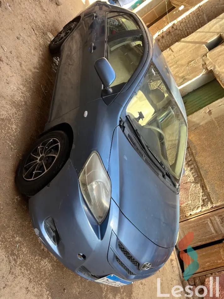 تويوتا يارس مانيوال مستعملة أزرق سماوي موديل 2006 - صورة 4