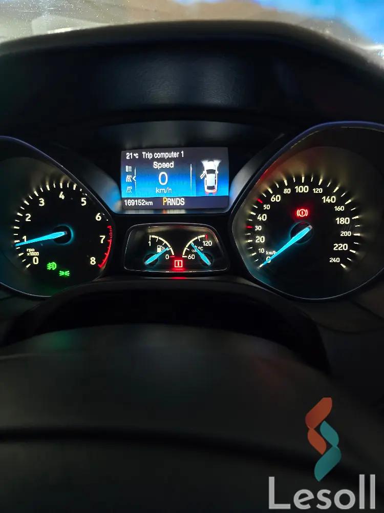 Ford focus automatic used dark gray model 2017 - Image 4