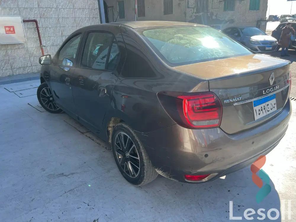 رينو لوجان مانيوال مستعملة برونزي موديل 2020 - صورة 3