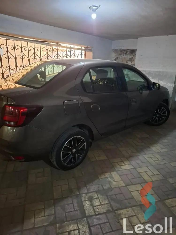 رينو لوجان مانيوال مستعملة برونزي موديل 2020 - صورة 4