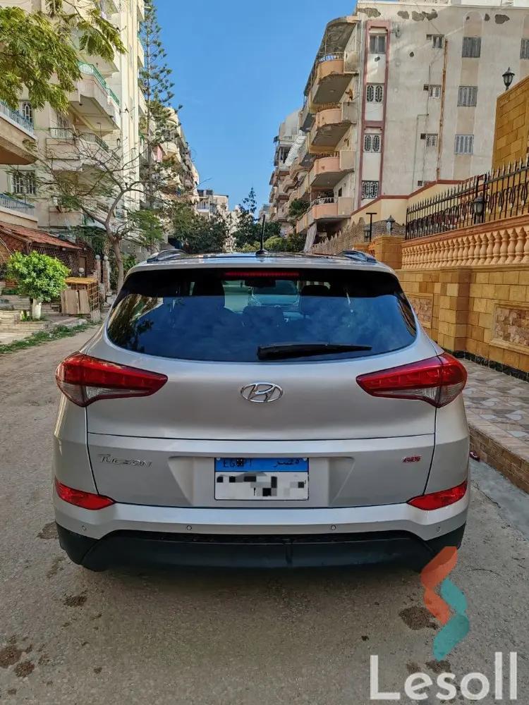 هيونداي توسان اوتوماتك مستعملة فضي موديل 2017 - صورة 2