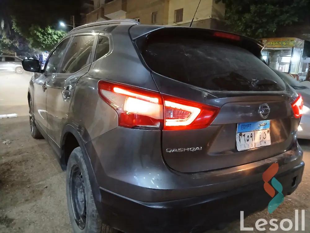 نيسان قشقاي اوتوماتك مستعملة رمادي داكن موديل 2016 - صورة 4