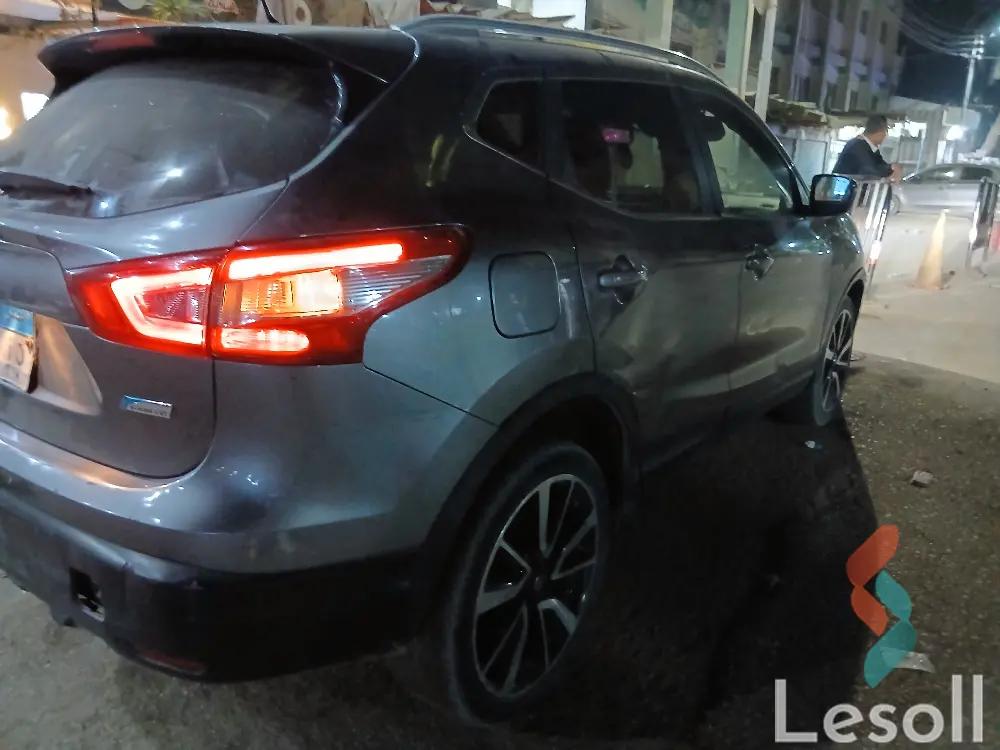 نيسان قشقاي اوتوماتك مستعملة رمادي داكن موديل 2016 - صورة 3